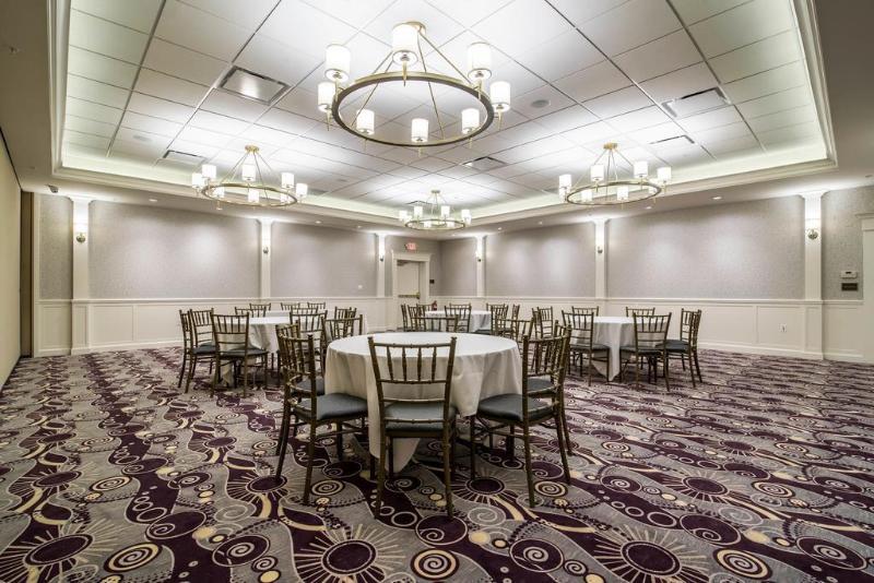 Park Manor Hotel Clifton Park Exterior photo The ballroom at the 2010 Convention Center